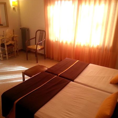 Hotel Hostal Del Sol Sant Feliu de Guixols Bagian luar foto