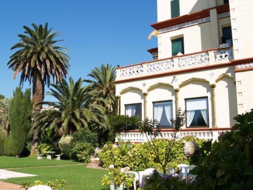 Hotel Hostal Del Sol Sant Feliu de Guixols Bagian luar foto
