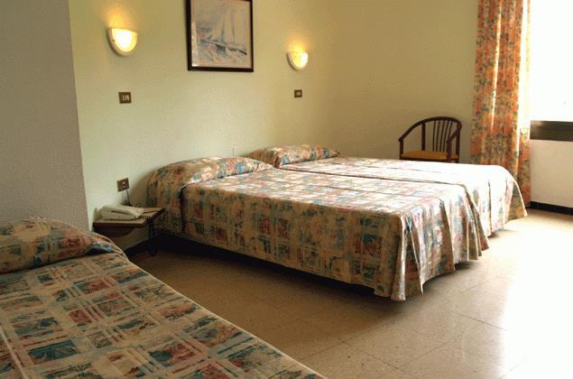 Hotel Hostal Del Sol Sant Feliu de Guixols Bagian luar foto