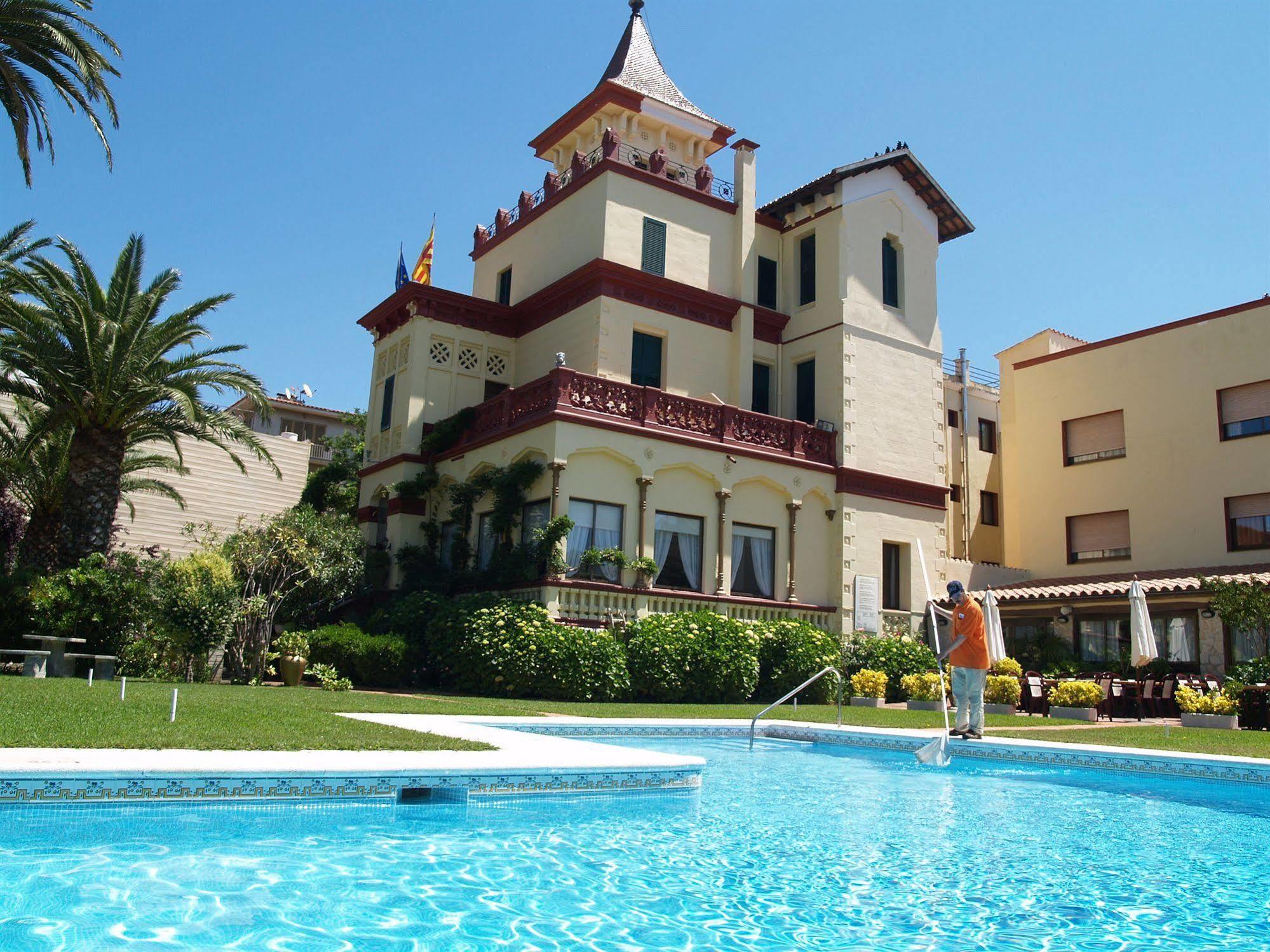 Hotel Hostal Del Sol Sant Feliu de Guixols Bagian luar foto
