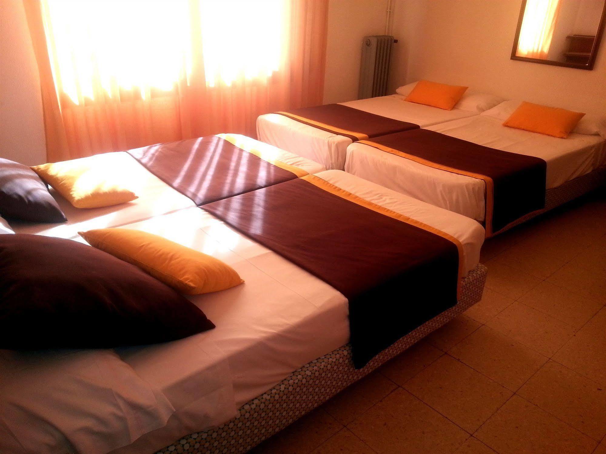 Hotel Hostal Del Sol Sant Feliu de Guixols Bagian luar foto