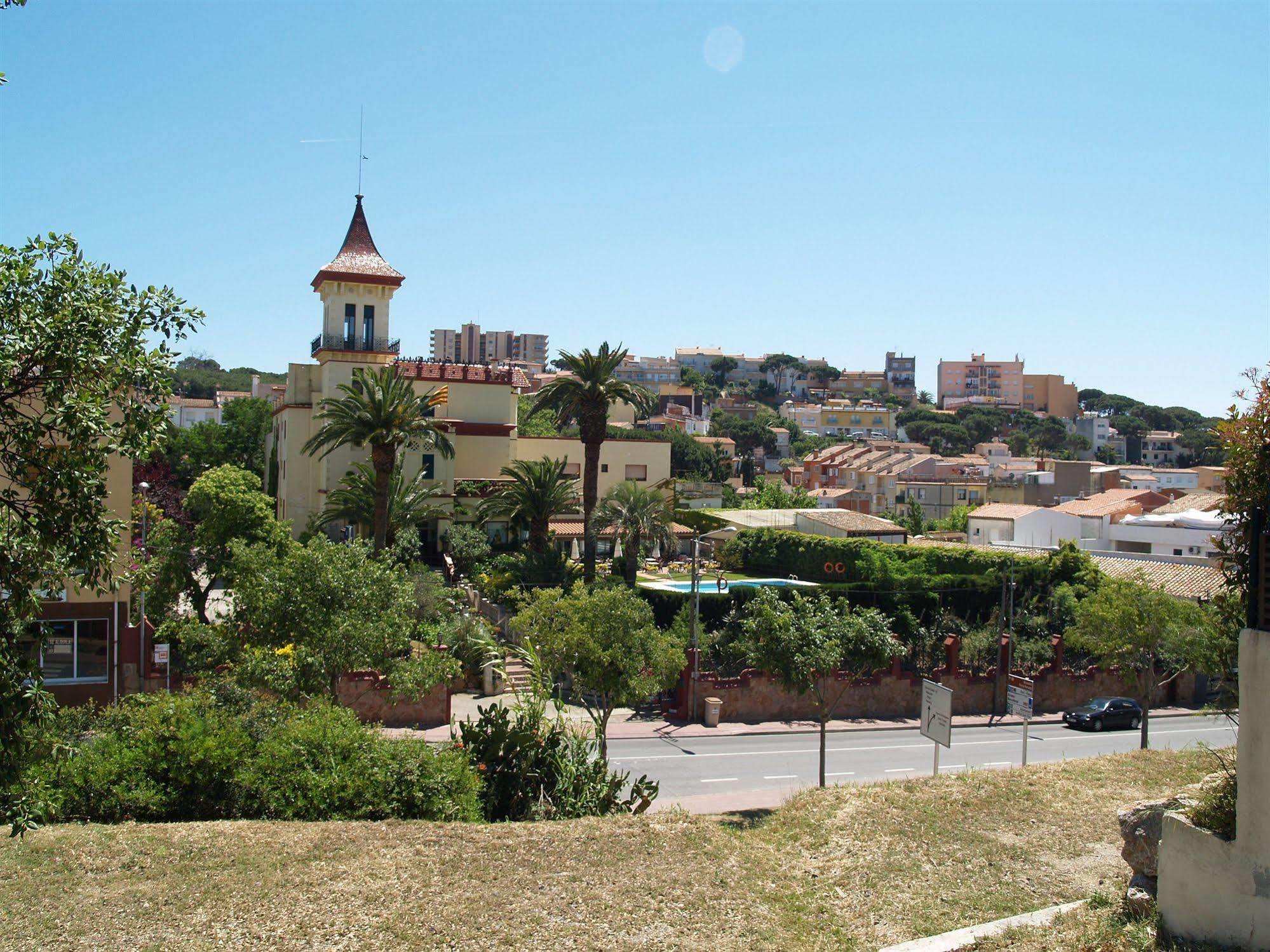 Hotel Hostal Del Sol Sant Feliu de Guixols Bagian luar foto