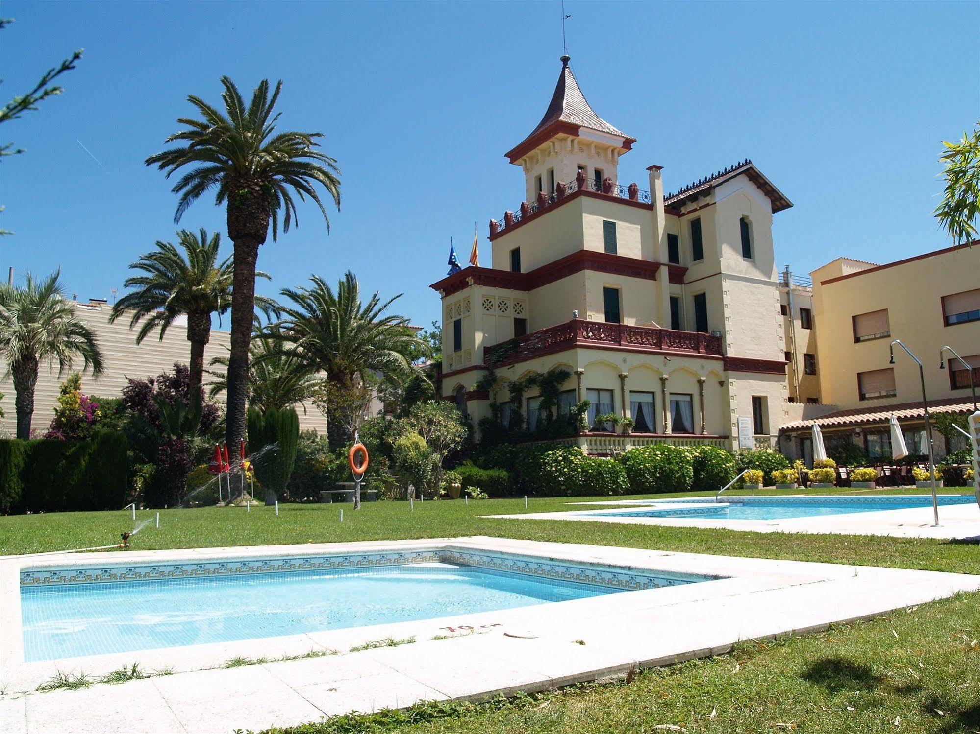Hotel Hostal Del Sol Sant Feliu de Guixols Bagian luar foto